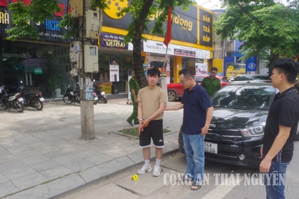 Bắt gọn nhóm trộm 17 điện thoại di động có tổng trị giá trên 400 triệu đồng