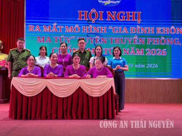 Tổ chức ký cam kết thực hiện mô hình "Gia đình không ma tuý"