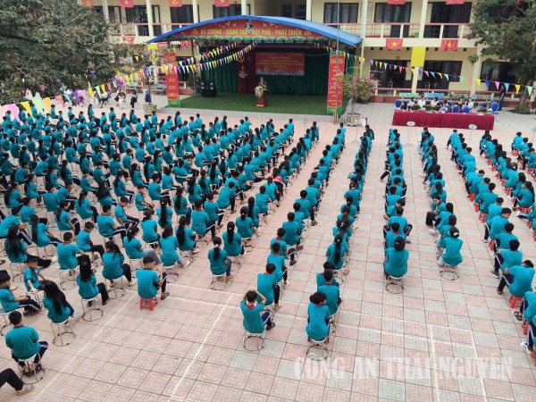 Công an xã An Khánh tuyên truyền pháp luật về phòng cháy, chữa cháy cho trên 2.000 học sinh, giáo viên