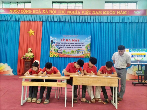 Ra mắt mô hình “Cổng trường an toàn giao thông” ở Cường Lợi