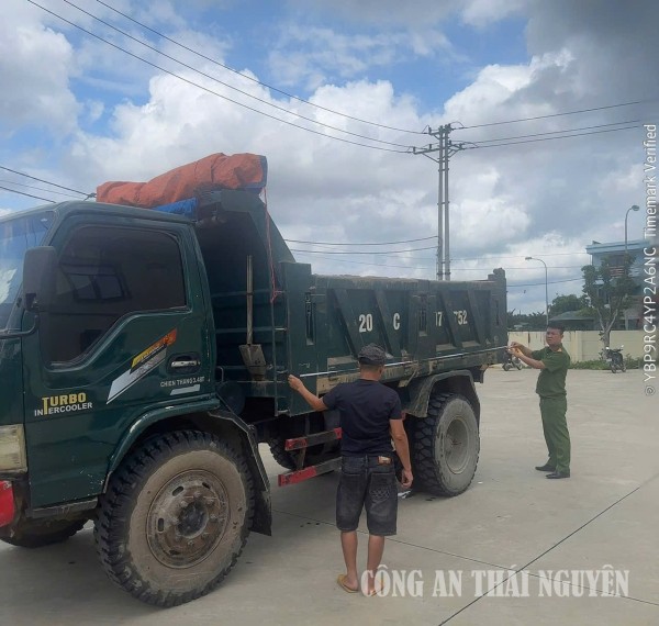 Công an xã Đồng Hỷ tăng cường tổng rà soát phương tiện giao thông