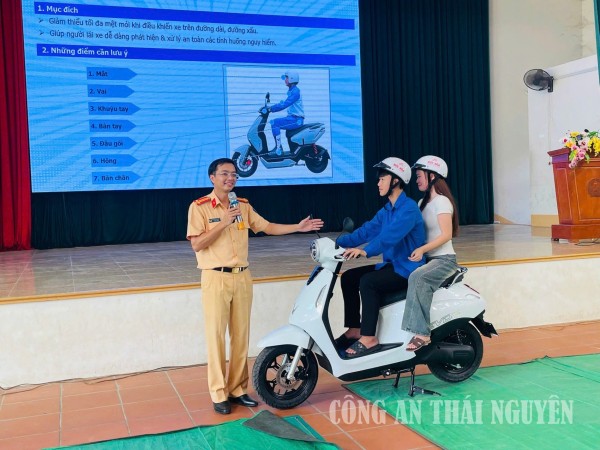 Hơn 500 giáo viên, học sinh và sinh viên được đào tạo kỹ năng lái xe mô tô, xe gắn máy an toàn