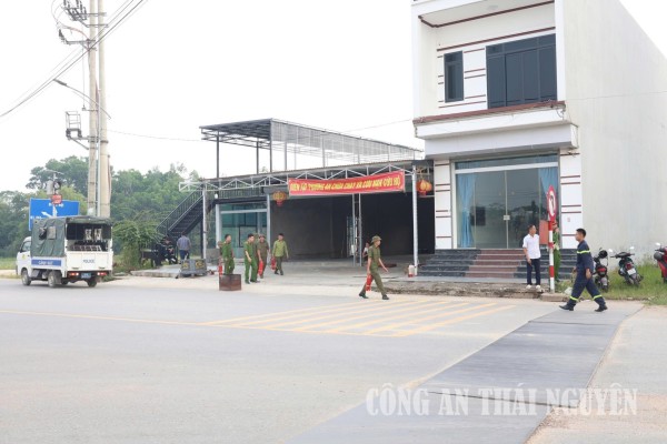 Công an xã Thành Công phối hợp tổ chức thực tập phương án chữa cháy tại khu dân cư Long Thành