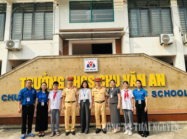 Ra mắt mô hình tổ tự quản “Loa phát thanh an toàn giao thông cổng trường học”