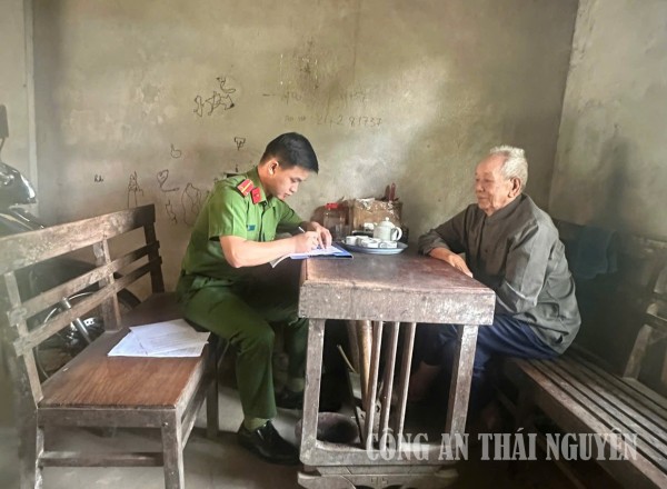 Công an xã Cao Minh tích cực chuẩn hóa dữ liệu giấy phép lái xe