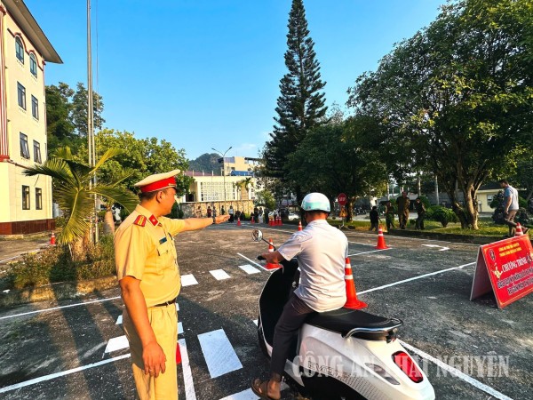 Đào tạo kỹ năng lái xe mô tô, xe gắn máy an toàn cho nhân dân trên địa bàn xã Chợ Mới