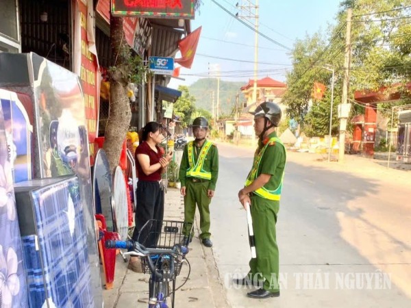 Lập lại trật tự, kỷ cương, an toàn giao thông tại xã Kim Phượng