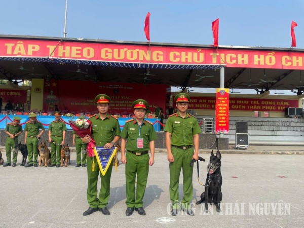 Phòng Cảnh sát cơ động tham gia vòng chung khảo Hội thi cán bộ huấn luyện và chó nghiệp vụ giỏi lần thứ V