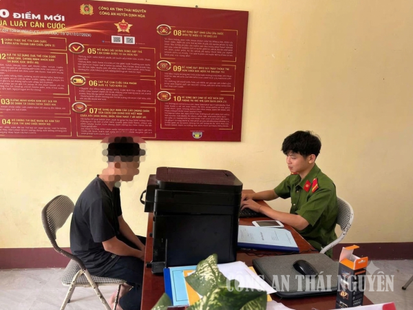 Công an xã giáo dục và răn đe trường hợp học sinh cá biệt