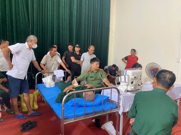 Phòng Hậu cần Công an tỉnh phối hợp khám sức khỏe miễn phí cho người dân xã Đại Phúc