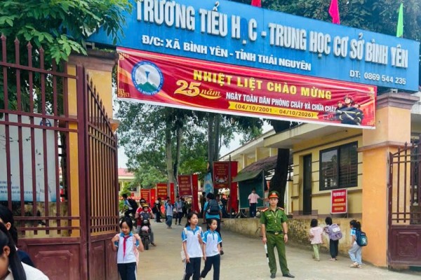 Công an xã Bình Yên bảo đảm an ninh, trật tự tại các cổng trường học