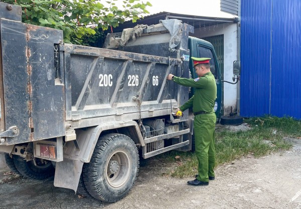 Công an xã Phú Bình tổng rà soát phương tiện ô tô tải tự đổ dưới 15.000kg