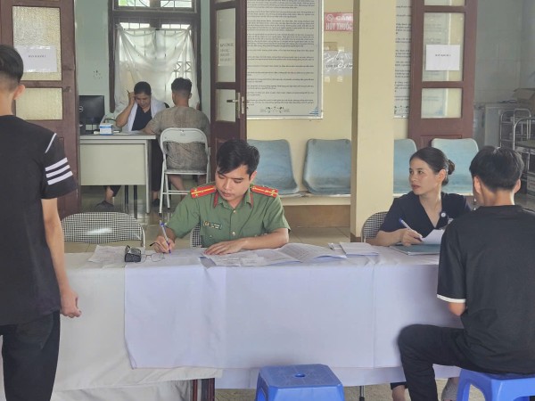 Xã Bằng Vân khám sơ tuyển công dân thực hiện nghĩa vụ Quân sự và Công an