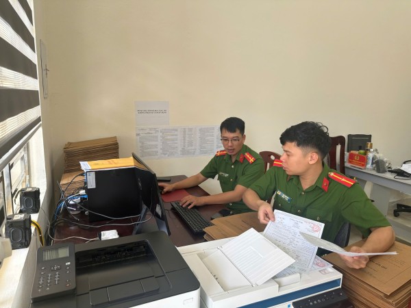 Công an xã Nam Cường tăng cường số hóa hồ sơ cư trú