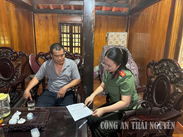 Công an xã Quang Sơn hỗ trợ công dân làm hộ chiếu xuất cảnh ra nước ngoài cư trú