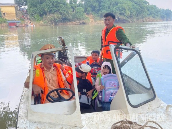 Công an xã Tân Khánh tăng cường công tác quản lý bến đò