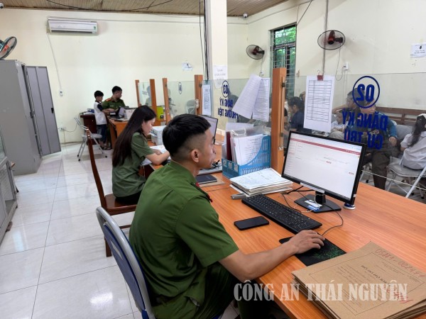 Công an xã Thành Công đẩy nhanh tiến độ số hóa hồ sơ cư trú