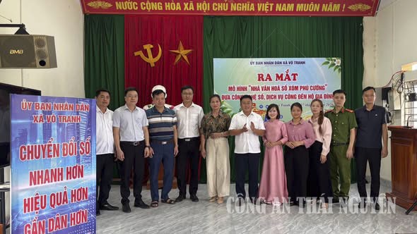 Công an xã Vô Tranh đồng hành cùng mô hình “nhà văn hóa số xóm Phú Cường”