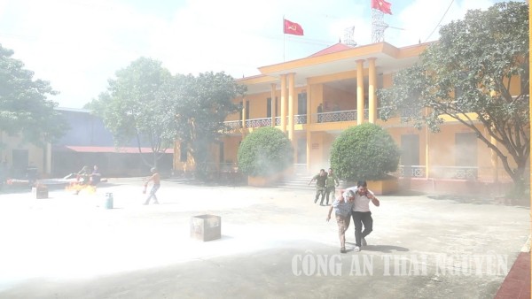 Phường Trung Thành thực tập phương án chữa cháy và cứu nạn, cứu hộ