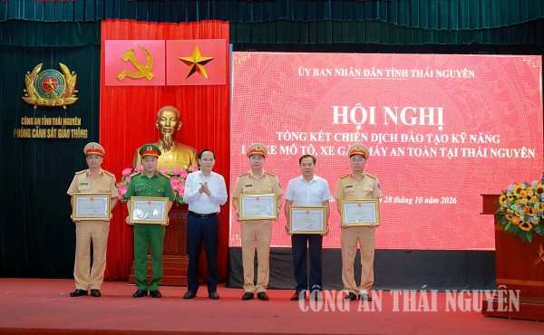 Thái Nguyên tổng kết thí điểm “Chiến dịch đào tạo kỹ năng lái xe an toàn”