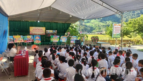 Xã Trần Phú tuyên truyền với chủ đề: “Cùng em xây dựng văn hóa học đường”