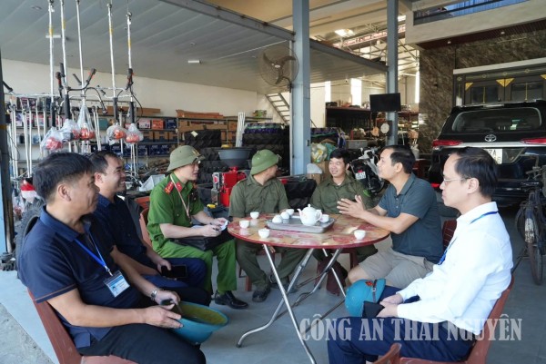 Xã Trung Hội tuyên truyền, ký cam kết bảo đảm trật tự đô thị