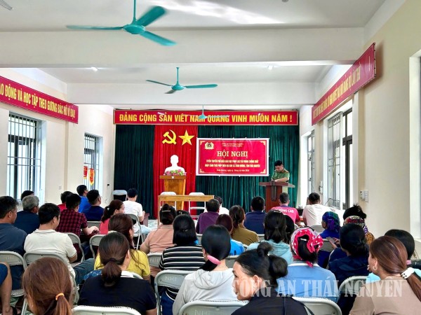 Công an xã Xuân Dương tuyên truyền phòng chống xuất nhập cảnh trái phép