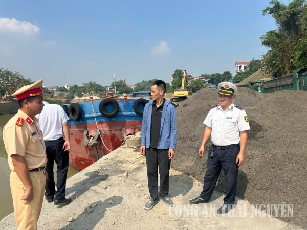 Tăng cường phối hợp kiểm tra trật tự an toàn giao thông tại các bến thủy nội địa