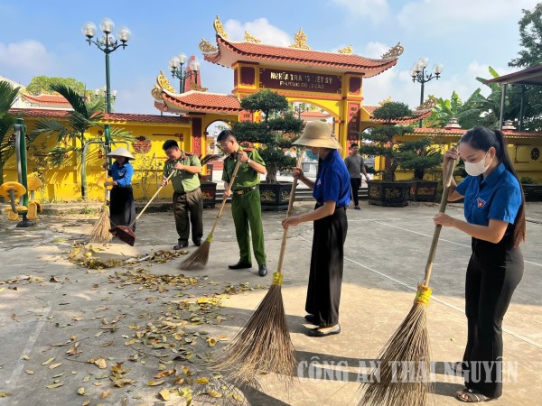 Đoàn thanh niên Công an phường hưởng ứng “Ngày thứ bảy xanh”