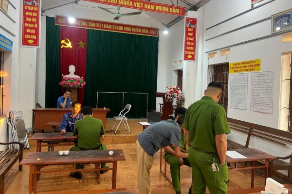Công an xã Phú Bình test ma túy tại xóm Vạn Già