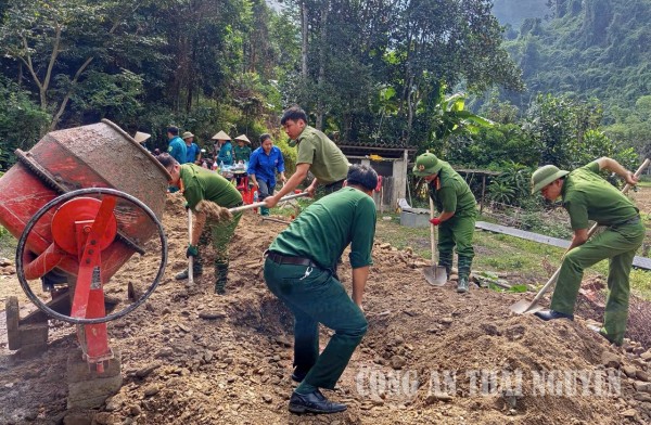 Các lực lượng tham gia hỗ trợ gia đình làm nhà
