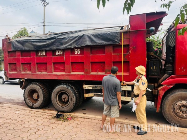 Phòng Cảnh sát giao thông tăng cường kiểm tra, xử lý xe vận tải hàng hóa