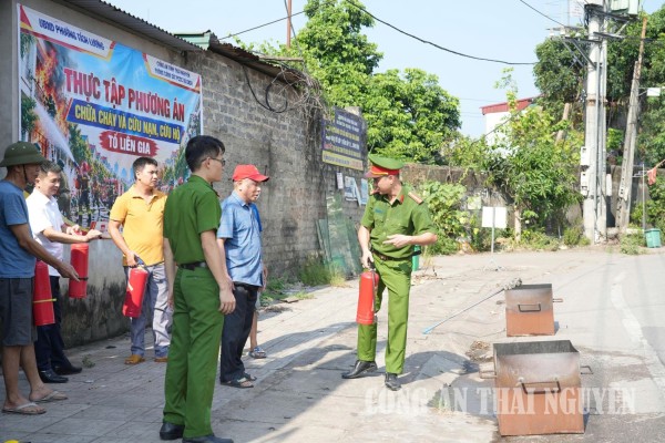 Công an Phường Tích Lương thực tập phương án chữa cháy và cứu nạn, cứu hộ