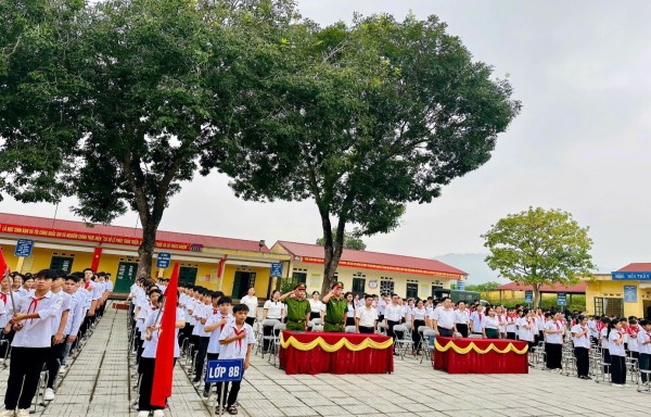 Công an xã Đại Từ phối hợp tuyên truyền, giáo dục pháp luật tại các trường học