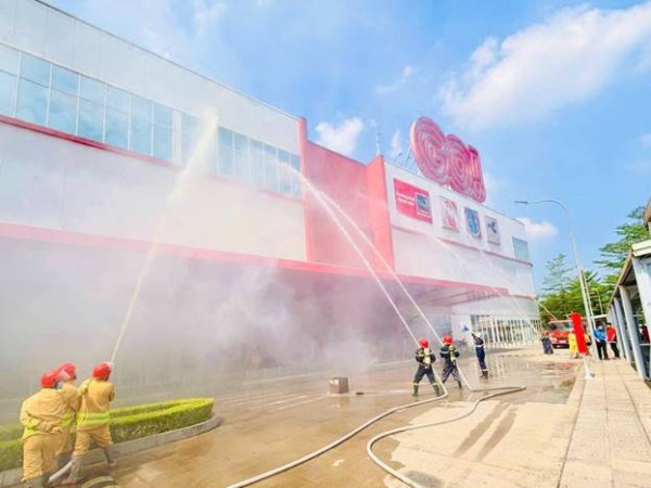 Thực tập phương án chữa cháy, cứu nạn, cứu hộ tại trung tâm thương mại