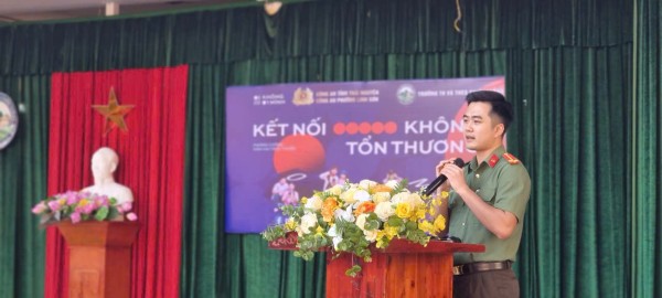 Công an phường Linh Sơn tuyên truyền phòng, chống xâm hại trẻ em trên không gian mạng