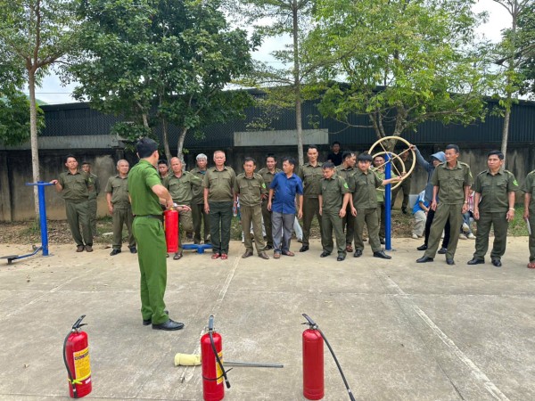 Tập huấn kỹ năng phòng cháy, chữa cháy cho lực lượng bảo vệ an ninh trật tự ở cơ sở