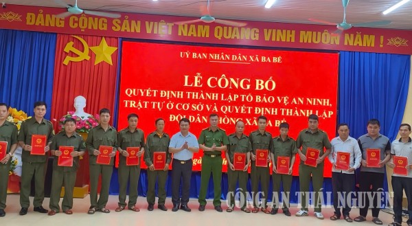Ra mắt tổ bảo vệ an ninh, trật tự và đội dân phòng trên địa bàn xã Ba Bể