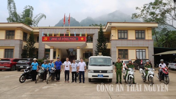 Công an xã Đồng Phúc tuyên truyền, giải tòa hành lang an toàn giao thông