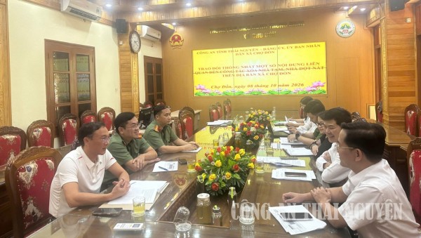 Trao đổi nội dung liên quan đến công tác xóa nhà tạm, nhà dột nát trên địa bàn xã Chợ Đồn