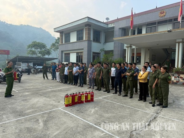 Công an xã Thượng Minh huấn nghiệp vụ phòng cháy cho lực lượng dân phòng