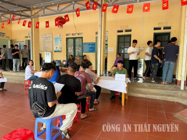 Công an xã Nam Hòa phối hợp khám sơ tuyển nghĩa vụ quân sự