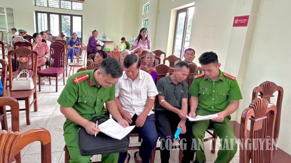 Công an xã Bình Yên phối hợp thu nhận mẫu ADN cho thân nhân liệt sĩ