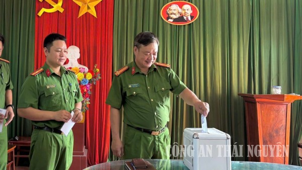 Công an xã Bình Yên chung sức xây dựng nông thôn mới