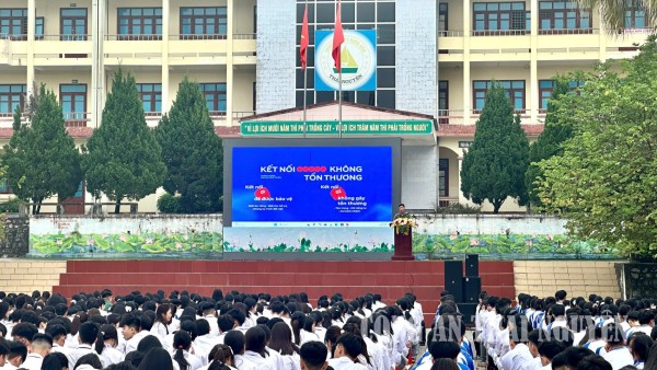 Công an xã Định Hóa tuyên truyền chiến dịch “Không một mình - Kết nối không tổn thương”