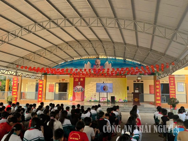 Tuyên truyền phòng, chống xâm hại trực tuyến tại trường học