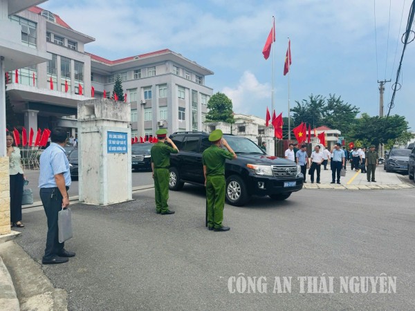Công an phường phối hợp với các lực lượng đảm bảo ANTT Đoàn đại biểu
