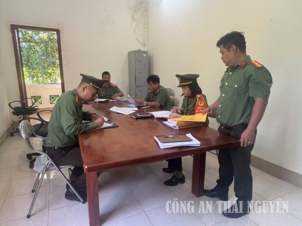 Công an phường Bắc Kạn kiểm tra điều lệnh, siết chặt kỷ luật, kỷ cương