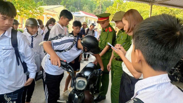 Công an xã Tràng Xá tuyên truyền pháp luật về trật tự an toàn giao thông tại trường học
