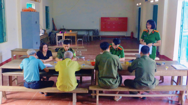 Đánh giá tình hình an ninh trật tự và lấy ý kiến góp ý đối với Cảnh sát khu vực